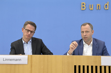 Bundespressekonferenz CDU-Programmkonvent in Berlin