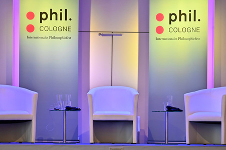 Axel Honneth und Olaf Scholz auf der phil.Cologne 2023 in Köln