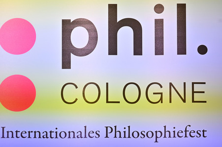 Axel Honneth und Olaf Scholz auf der phil.Cologne 2023 in Köln
