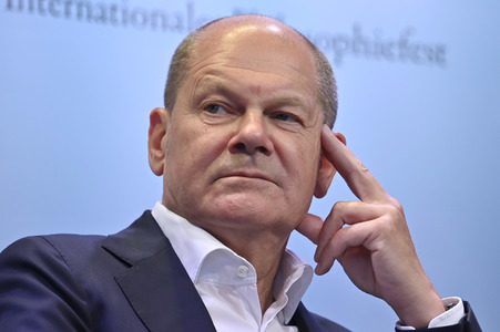 Axel Honneth und Olaf Scholz auf der phil.Cologne 2023 in Köln