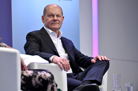 Axel Honneth und Olaf Scholz auf der phil.Cologne 2023 in Köln