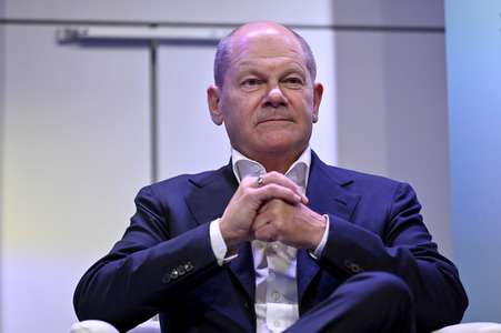 Axel Honneth und Olaf Scholz auf der phil.Cologne 2023 in Köln