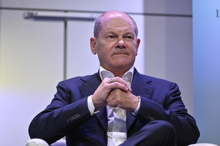 Axel Honneth und Olaf Scholz auf der phil.Cologne 2023 in Köln