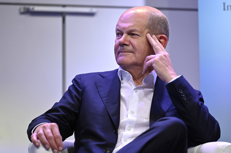 Axel Honneth und Olaf Scholz auf der phil.Cologne 2023 in Köln