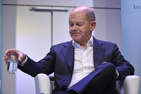 Axel Honneth und Olaf Scholz auf der phil.Cologne 2023 in Köln