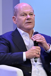 Axel Honneth und Olaf Scholz auf der phil.Cologne 2023 in Köln