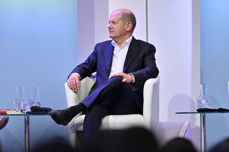 Axel Honneth und Olaf Scholz auf der phil.Cologne 2023 in Köln