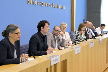 Bundespressekonferenz Gesetzentwurf zur Regelung der Suizidhilfe in Berlin