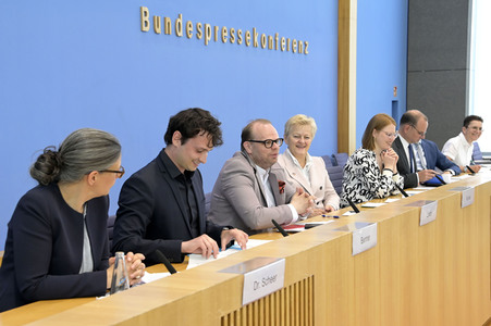 Bundespressekonferenz Gesetzentwurf zur Regelung der Suizidhilfe in Berlin