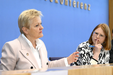 Bundespressekonferenz Gesetzentwurf zur Regelung der Suizidhilfe in Berlin