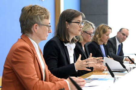 Bundespressekonferenz Gutachten 'Gesund leben auf einer gesunden Erde' in Berlin