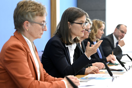 Bundespressekonferenz Gutachten 'Gesund leben auf einer gesunden Erde' in Berlin