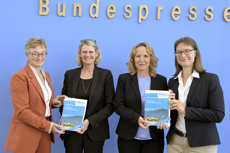 Bundespressekonferenz Gutachten 'Gesund leben auf einer gesunden Erde' in Berlin