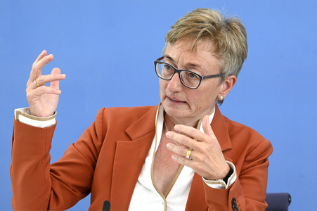 Bundespressekonferenz Gutachten 'Gesund leben auf einer gesunden Erde' in Berlin