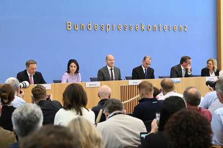 Bundespressekonferenz Vorstellung der Nationalen Sicherheitsstrategie in Berlin