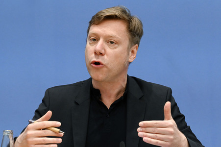 Bundespressekonferenz Wahlrechtsform - Kritik und rechtliche Schritte der Linken in Berlin