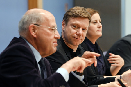 Bundespressekonferenz Wahlrechtsform - Kritik und rechtliche Schritte der Linken in Berlin