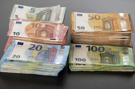 Symbolfoto Bargeld