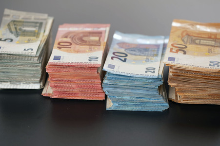 Symbolfoto Bargeld