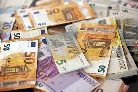 Symbolfoto Bargeld