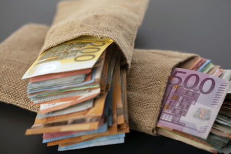 Symbolfoto Bargeld