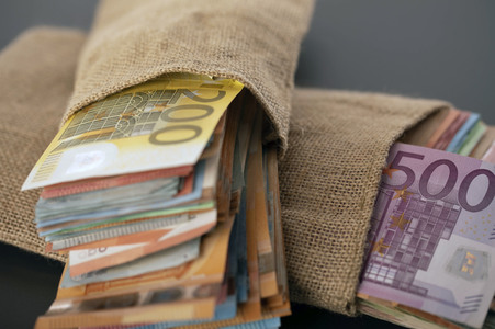 Symbolfoto Bargeld