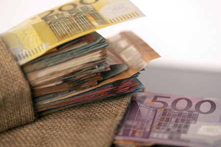 Symbolfoto Bargeld