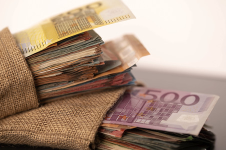 Symbolfoto Bargeld