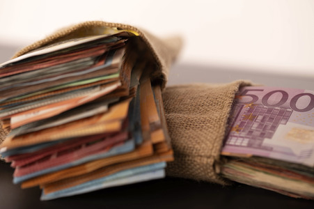 Symbolfoto Bargeld