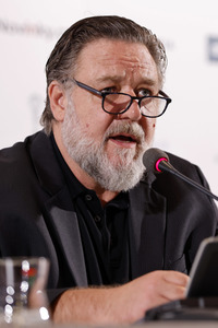 Pressekonferenz mit Russell Crowe, Karlovy Vary International Film Festival 2023