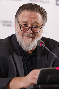 Pressekonferenz mit Russell Crowe, Karlovy Vary International Film Festival 2023