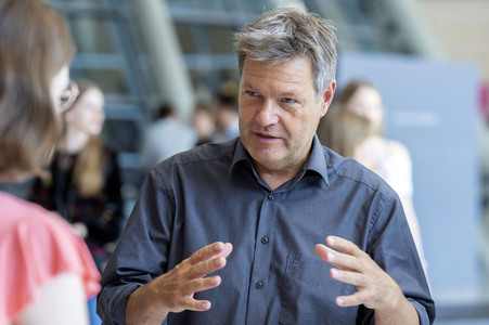 Politiker vor den Fraktionssitzungen im Bundestag in Berlin