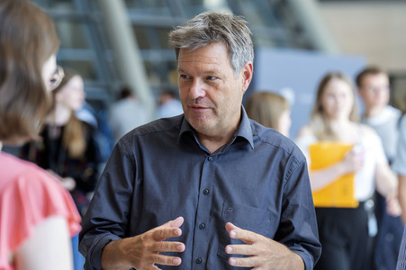 Politiker vor den Fraktionssitzungen im Bundestag in Berlin