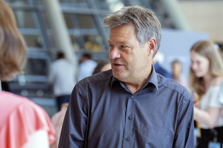 Politiker vor den Fraktionssitzungen im Bundestag in Berlin