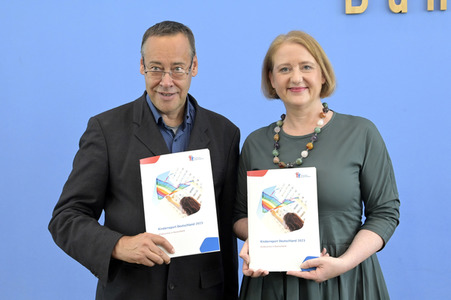 Bundespressekonferenz Kinderreport 2023 in Berlin