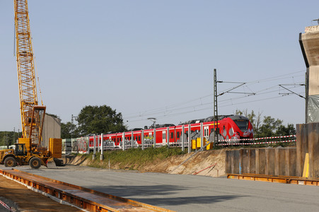 Brückeneinschub an der A59 in Bonn