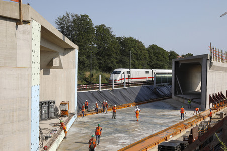 Brückeneinschub an der A59 in Bonn