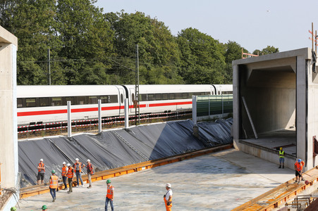 Brückeneinschub an der A59 in Bonn