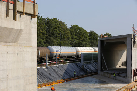 Brückeneinschub an der A59 in Bonn