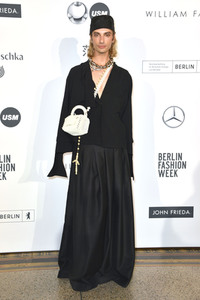 William Fan Fashion Show auf der Berlin Fashion Week S/S 2024