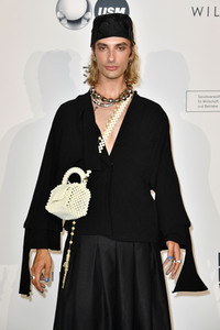William Fan Fashion Show auf der Berlin Fashion Week S/S 2024