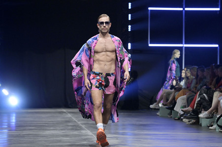 Marcel Ostertag Fashion Show auf der Berlin Fashion Week S/S 2024