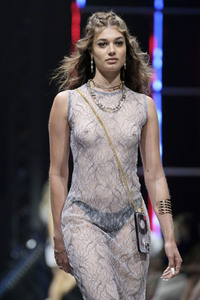 Rebekka Ruetz Fashion Show auf der Berlin Fashion Week S/S 2024