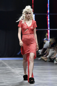 Rebekka Ruetz Fashion Show auf der Berlin Fashion Week S/S 2024