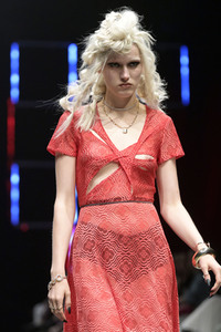 Rebekka Ruetz Fashion Show auf der Berlin Fashion Week S/S 2024