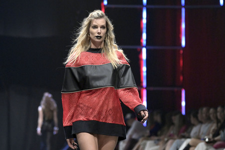Rebekka Ruetz Fashion Show auf der Berlin Fashion Week S/S 2024