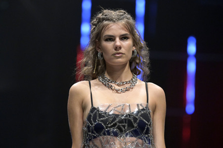 Rebekka Ruetz Fashion Show auf der Berlin Fashion Week S/S 2024