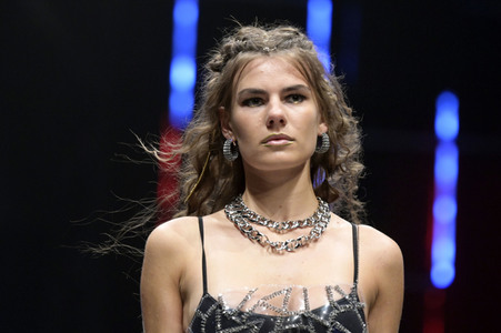 Rebekka Ruetz Fashion Show auf der Berlin Fashion Week S/S 2024