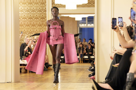 Namilia Fashion Show auf der Berlin Fashion Week S/S 2024