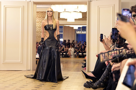 Namilia Fashion Show auf der Berlin Fashion Week S/S 2024